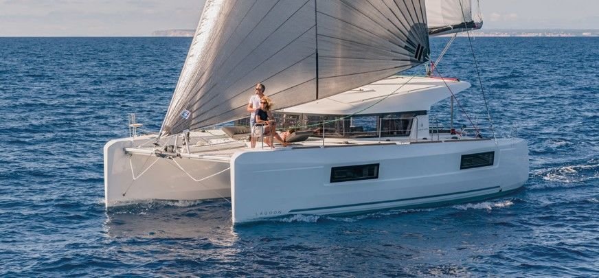 planes in Mallorca: trip with a catamaran