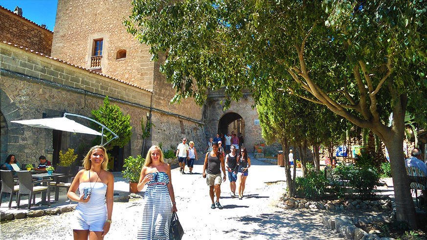 stroll in Valldemossa streets
